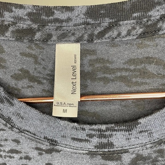 Next Level Apparel Fleetwood Mac Penguin Graphic Black Burnout Tee Size Medium - Picture 6 of 7